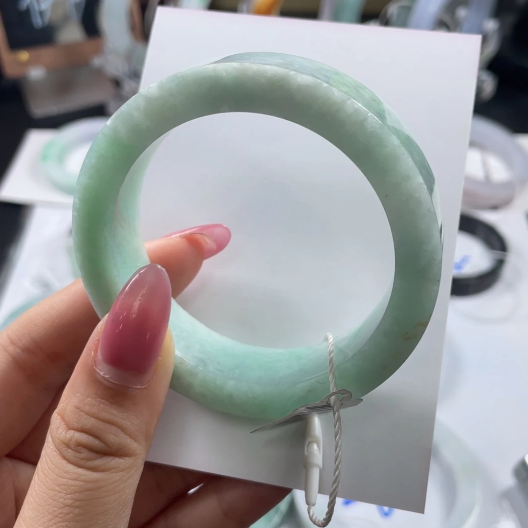 定制翡翠未镶嵌手镯基地质检发货