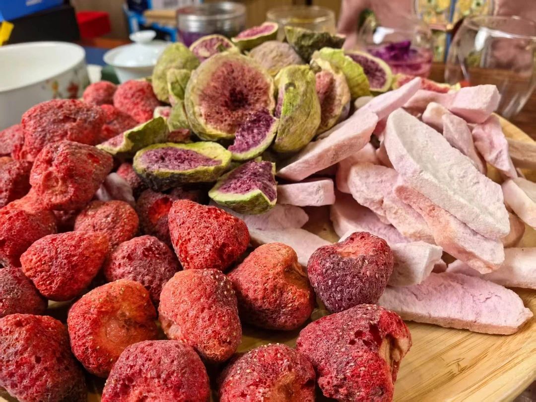 直播间同价散装水果干冻干草莓水蜜桃无花果混合果