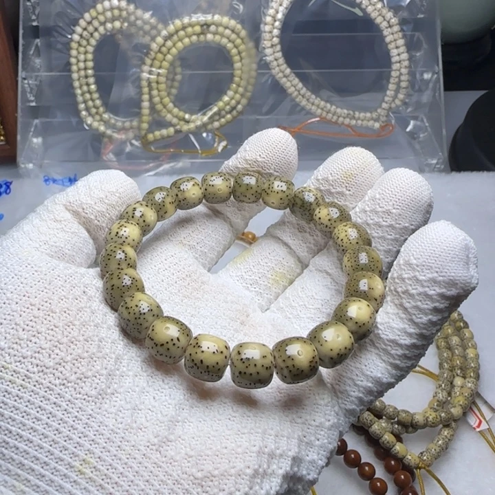 星月菩提手串石玉料绿包白