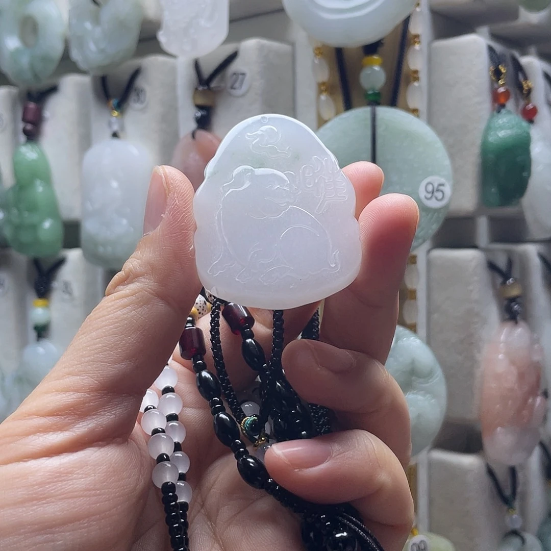 石英质玉合金颈饰