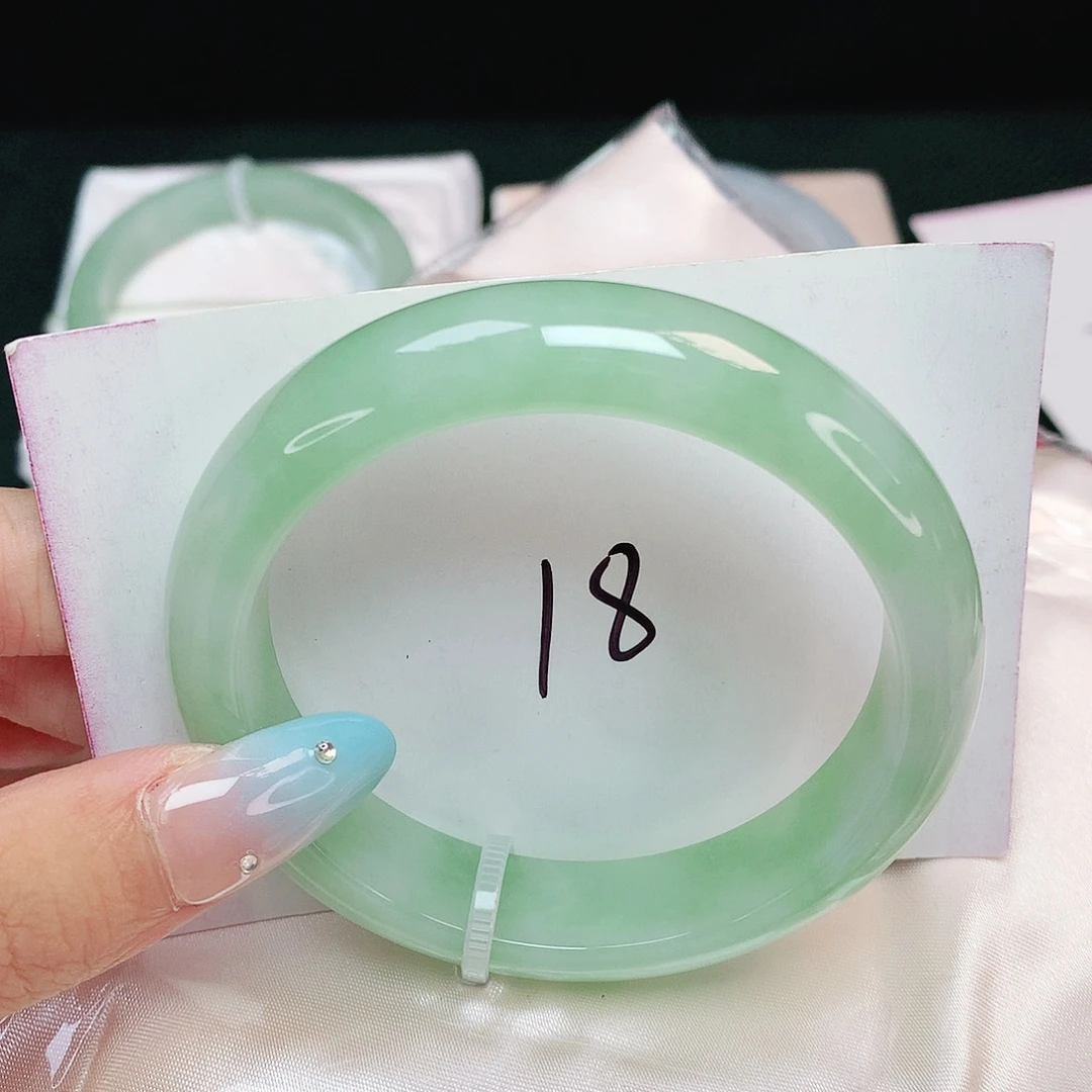 翡翠未镶嵌手镯正圈55.6