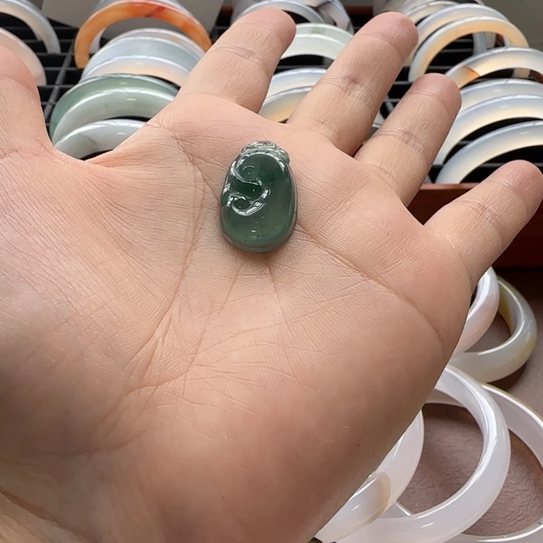 翡翠未镶嵌颈饰如意危料