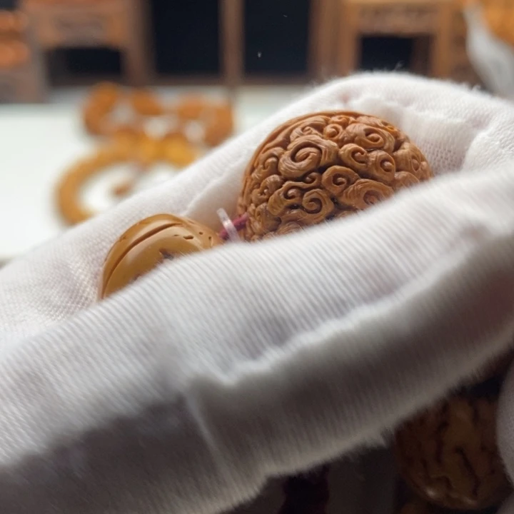 ****王桃核纯手工三通工艺品