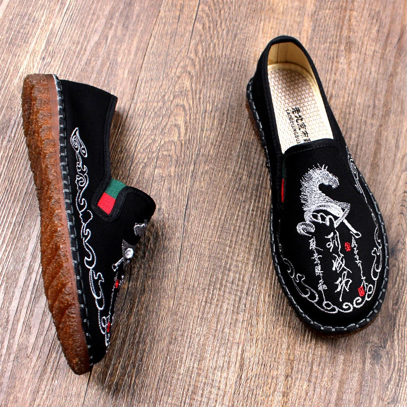 夏季新款老北京布鞋男士高端刺绣一脚蹬软底不累脚透气耐磨牛筋