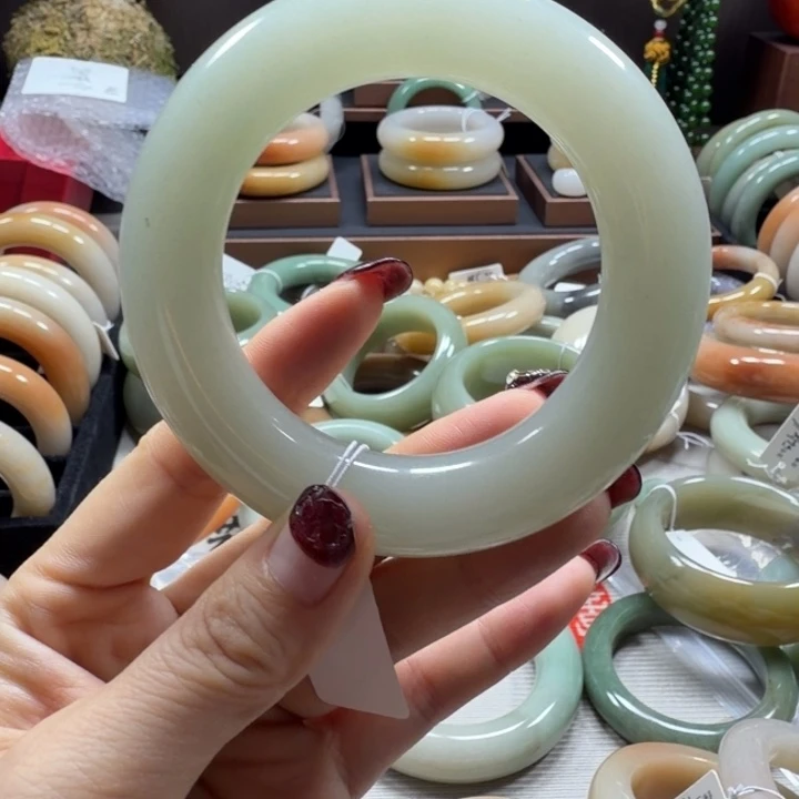 石英质玉未镶嵌手镯