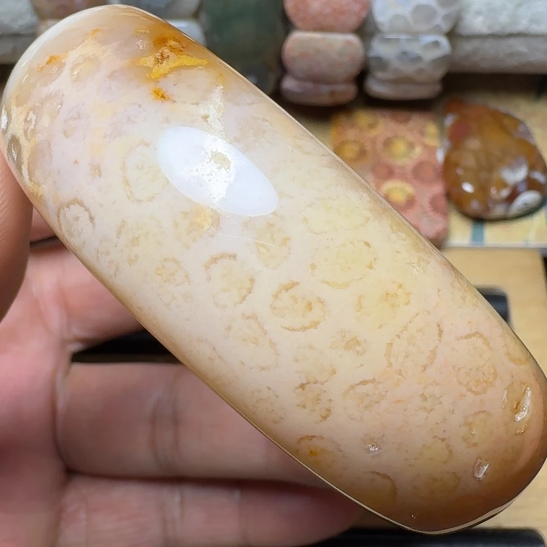石英质玉61圈口 奶乎乎的粉未镶嵌