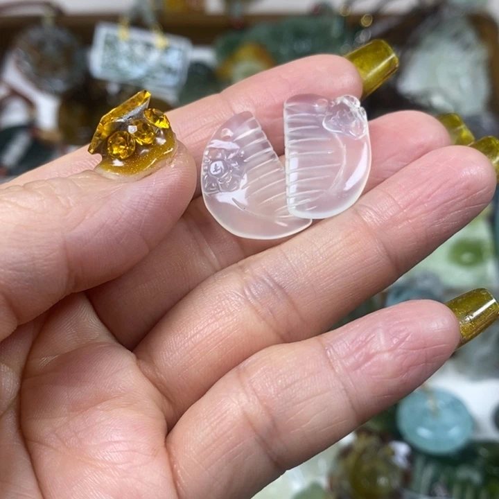 未镶嵌蛇纹石玉吊坠