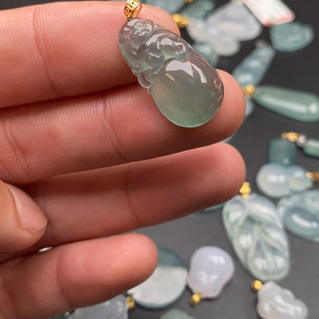 颈饰18K金镶嵌翡翠