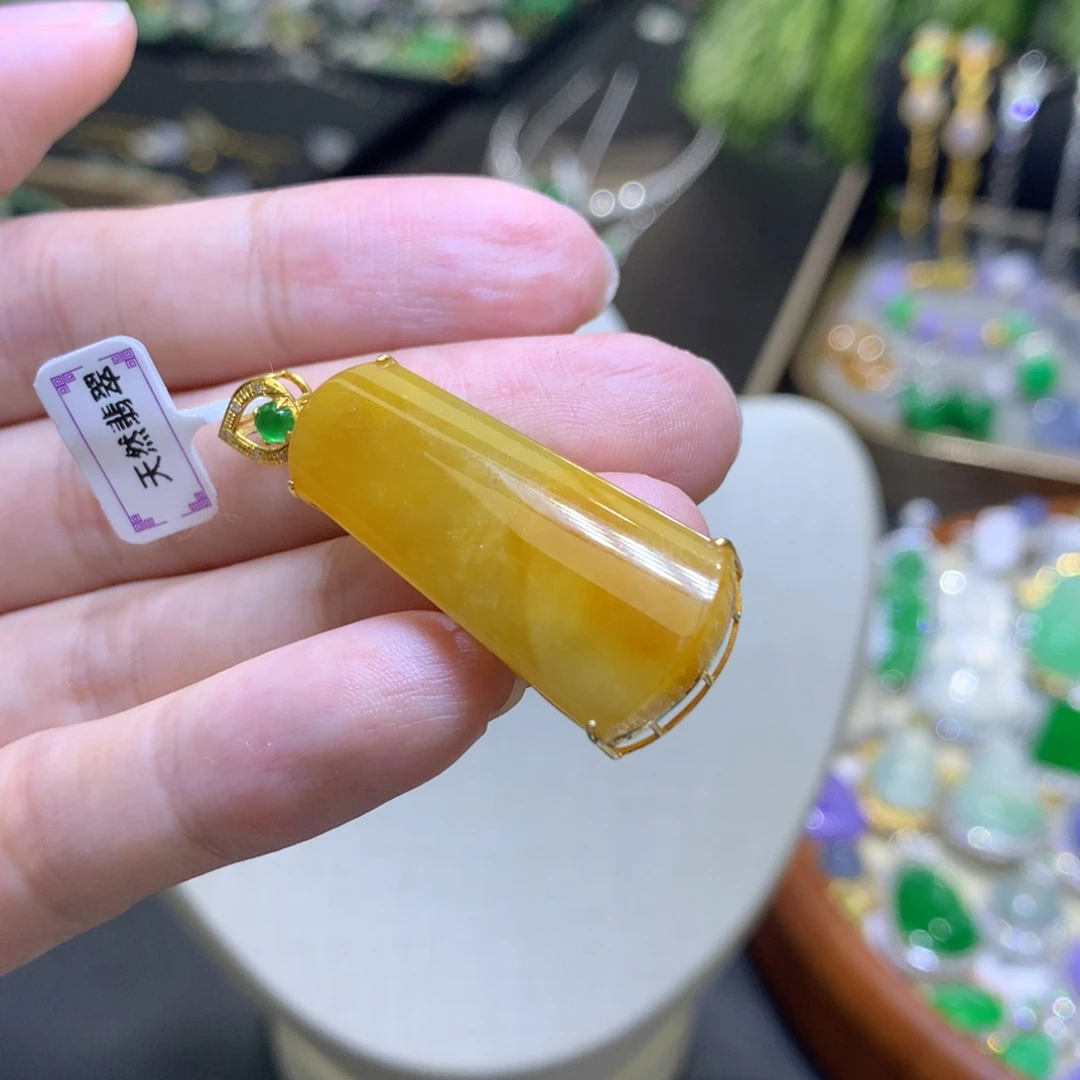 颈饰18K金镶嵌翡翠