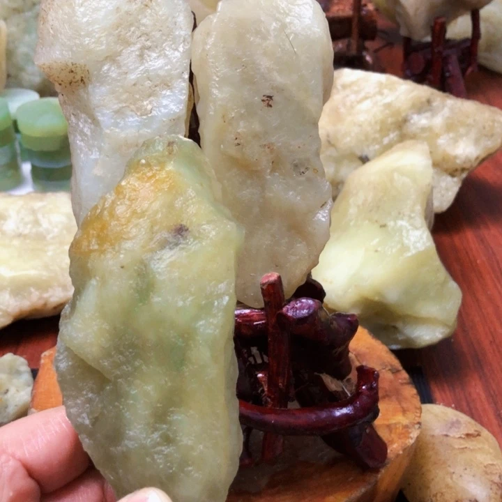 蛇纹石玉珠宝奇石合金