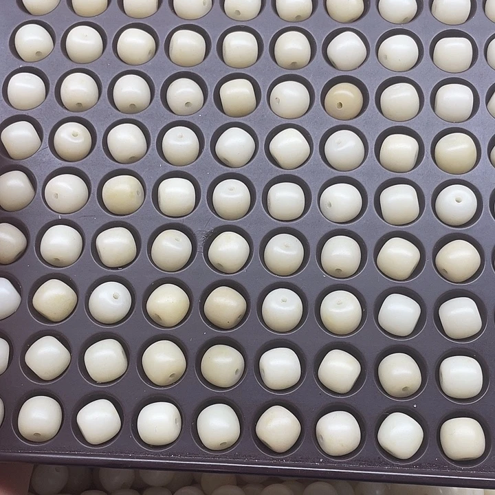 白玉菩提吊坠瑕疵10.9浅青桶100颗➕灯牌宠200颗