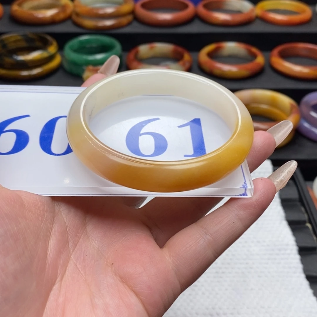 石英质玉（黄龙玉）手镯未镶嵌火****?
