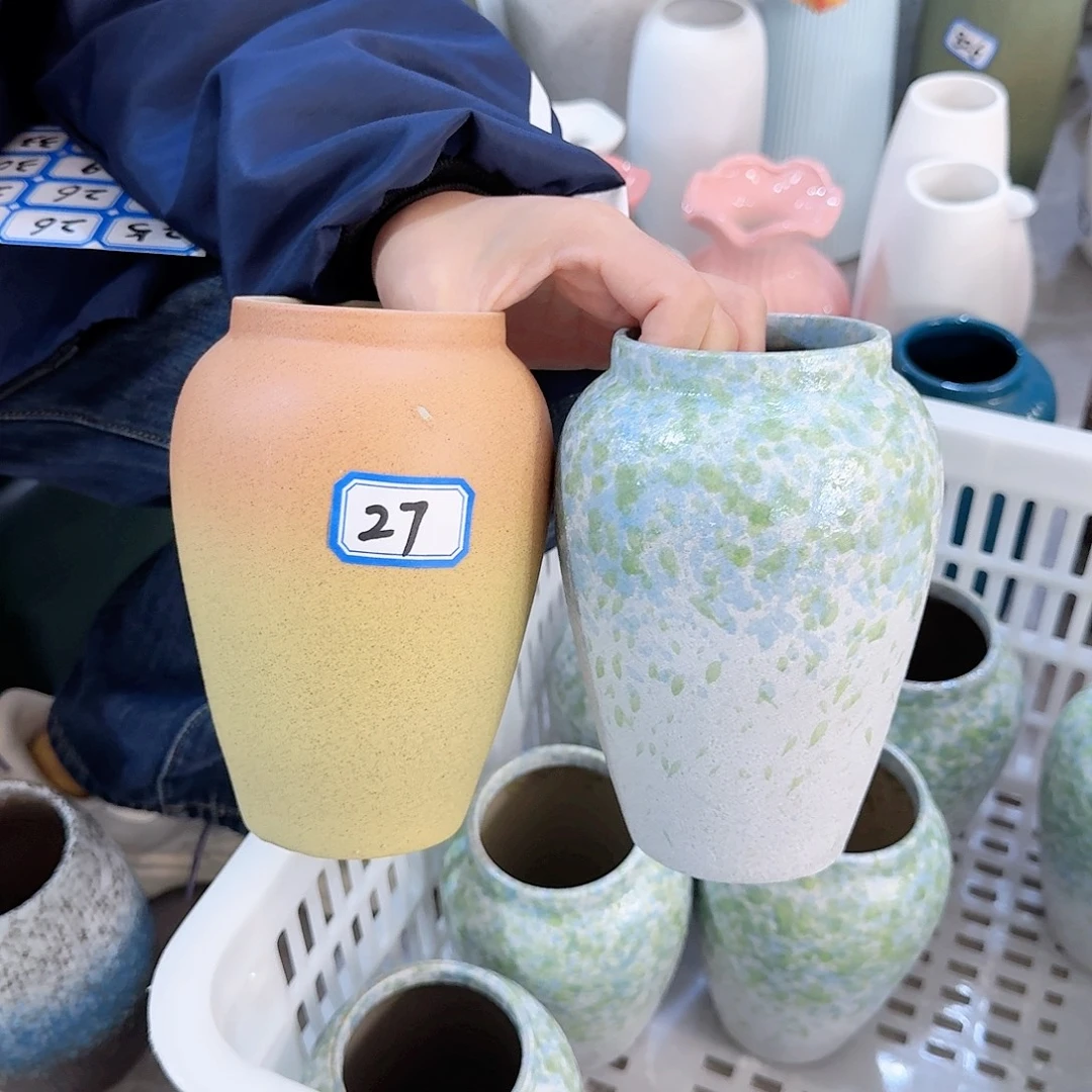 27号一对小花瓶高16厘米微瑕