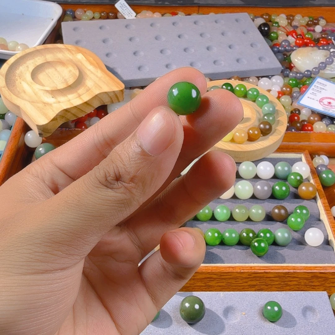 手链未镶嵌和田玉卡12俄罗斯碧玉入门级有老红牌黑点纹裂棉等瑕疵