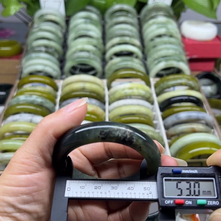 蛇纹石玉未镶嵌手镯62