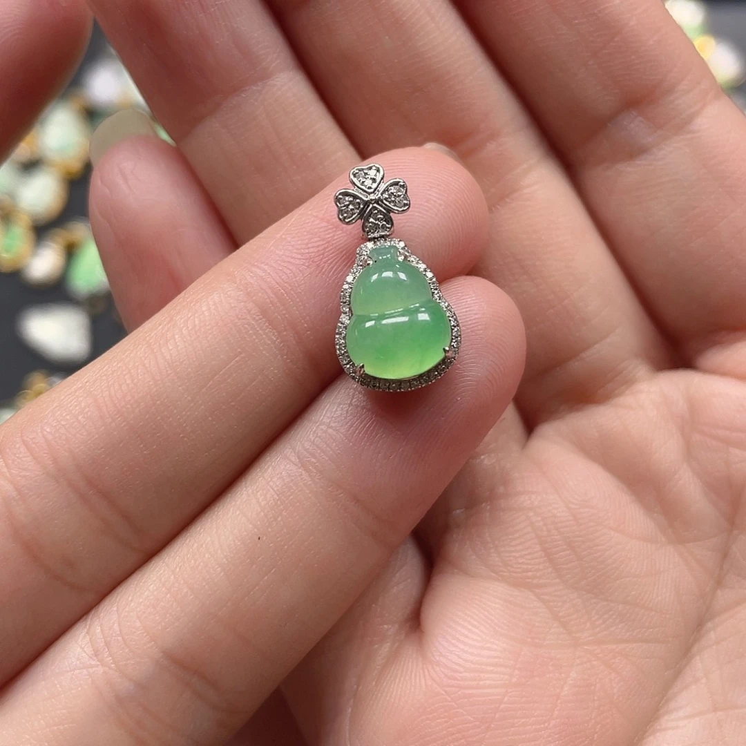 翡翠颈饰18K金镶嵌大*天然翡翠18kA货