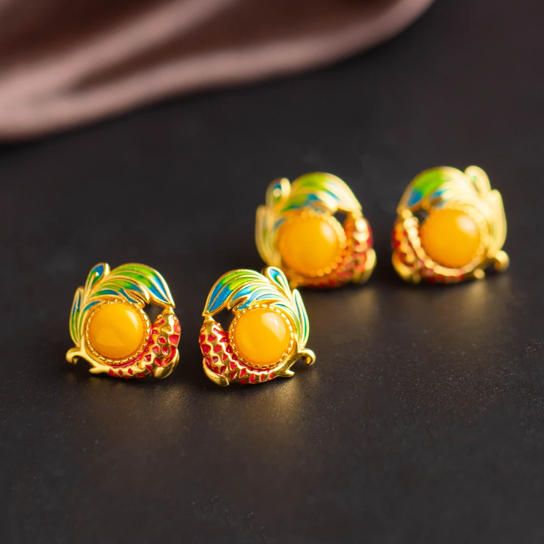 蜜蜡锦鲤圆牌S925银镀金耳钉(多样性发 发其一)