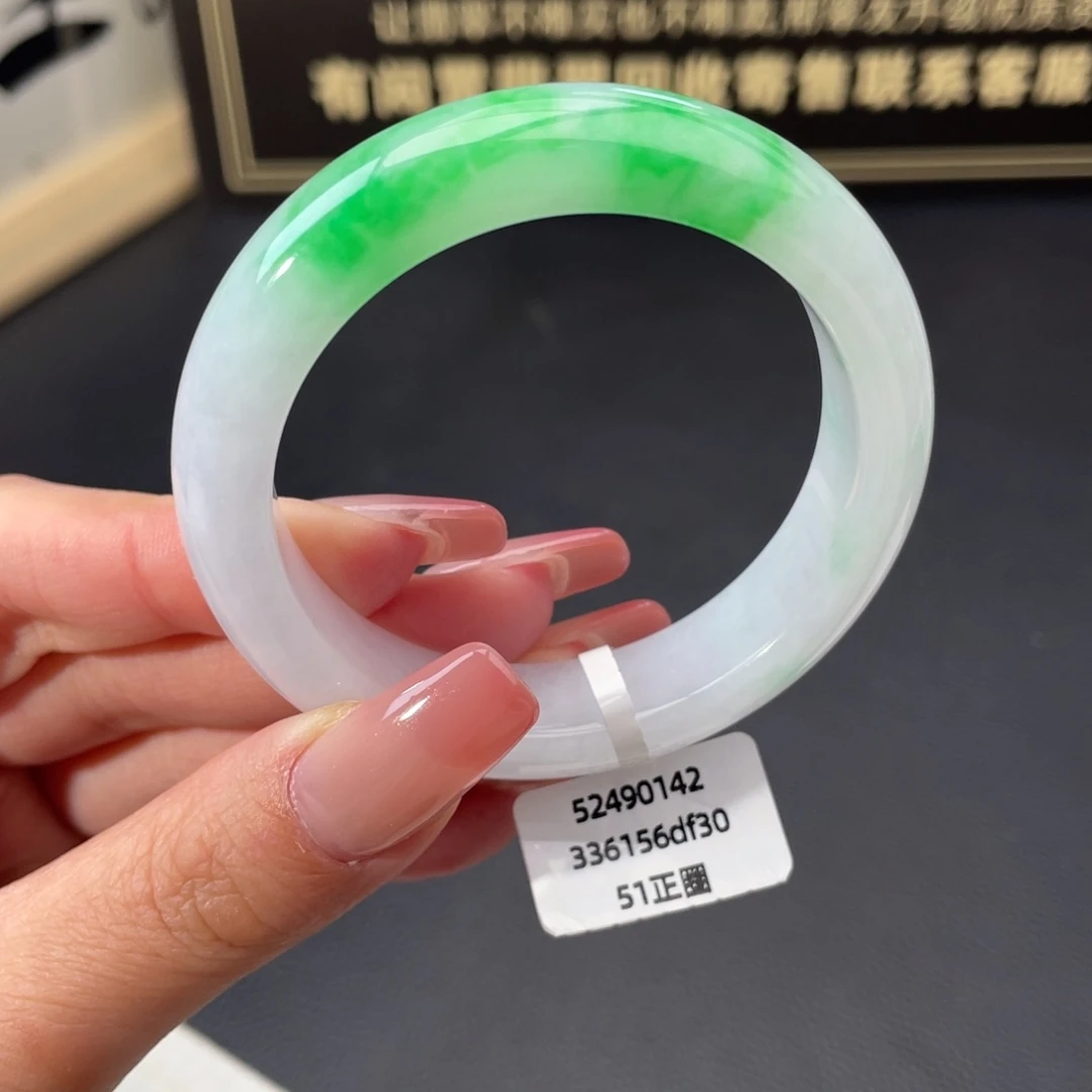 翡翠未镶嵌手镯正圈51白底青