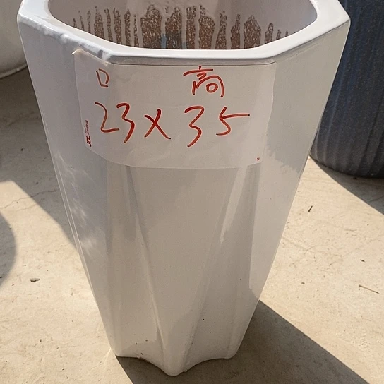 陶瓷花盆白八方中