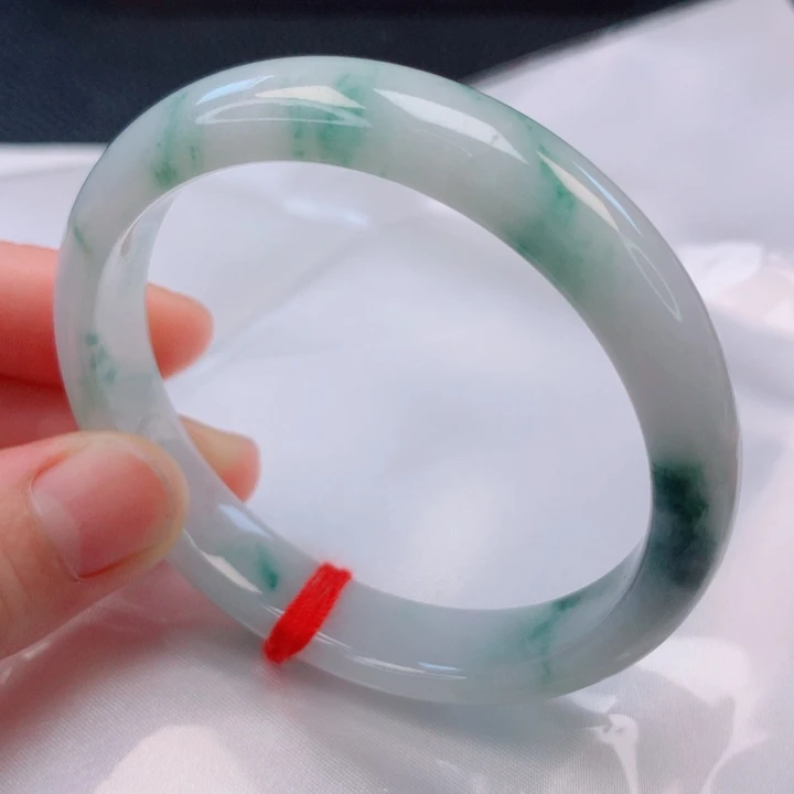 翡翠手镯未镶嵌57圈口