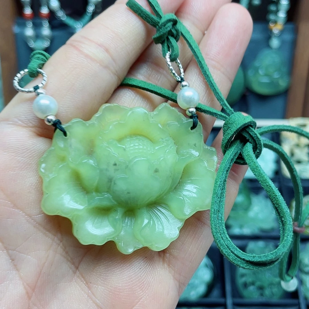 蛇纹石玉未镶嵌颈饰