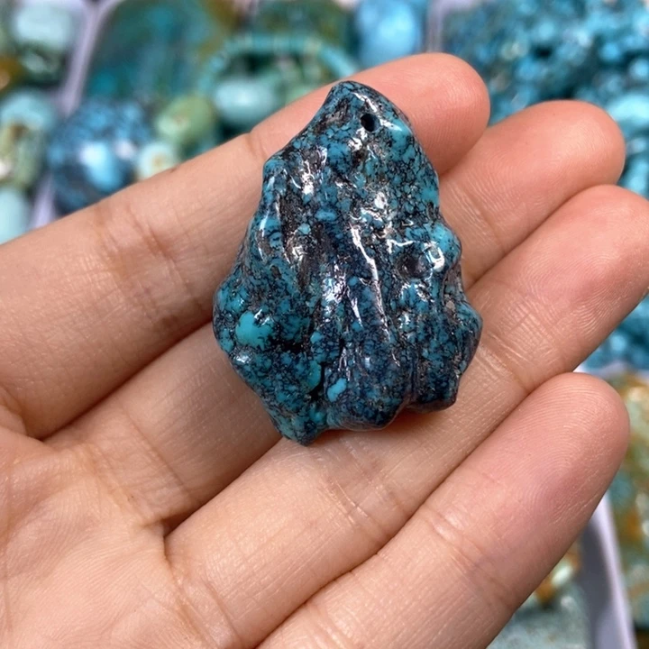 绿松石未镶嵌颈饰