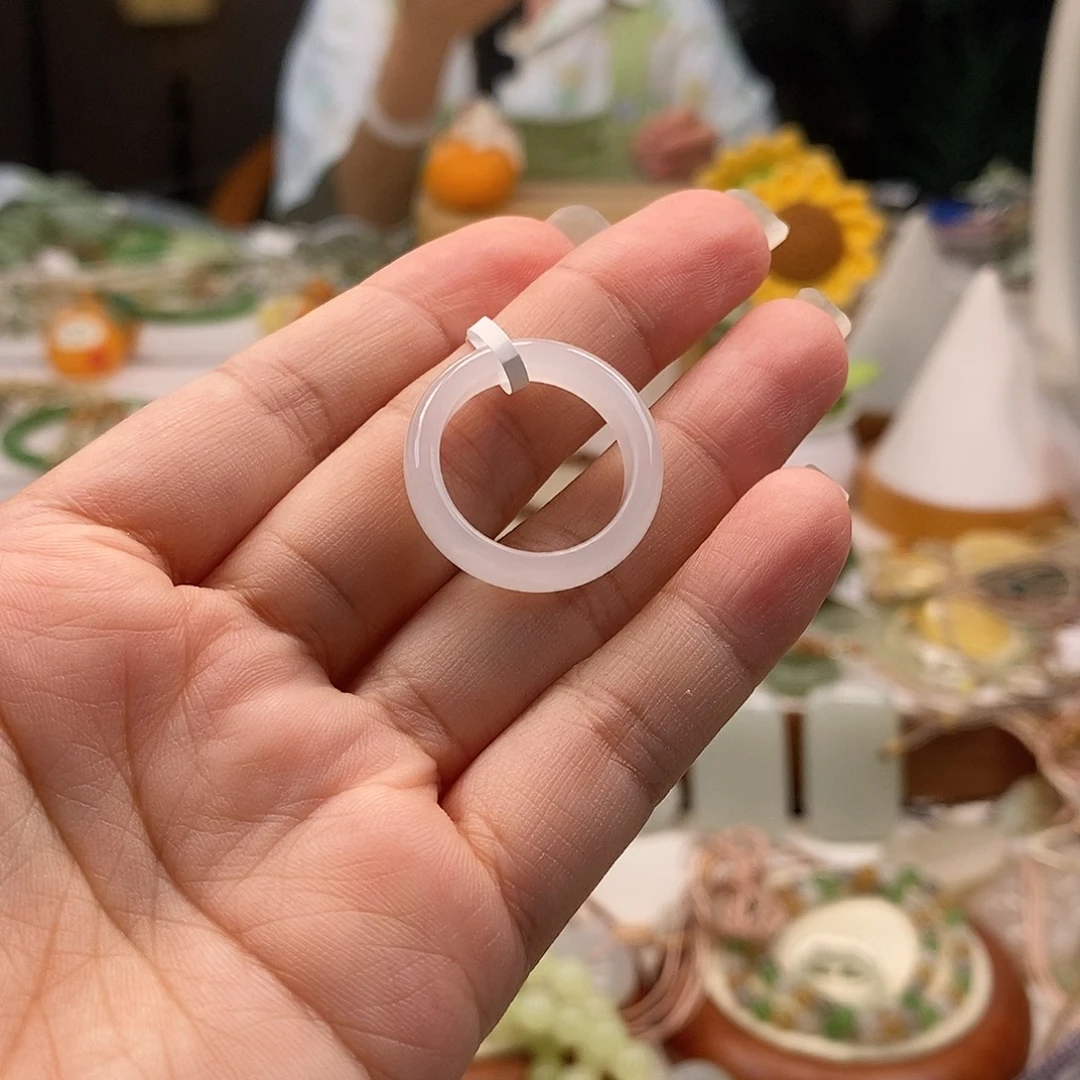 丹***丹和田玉戒圈未镶嵌
