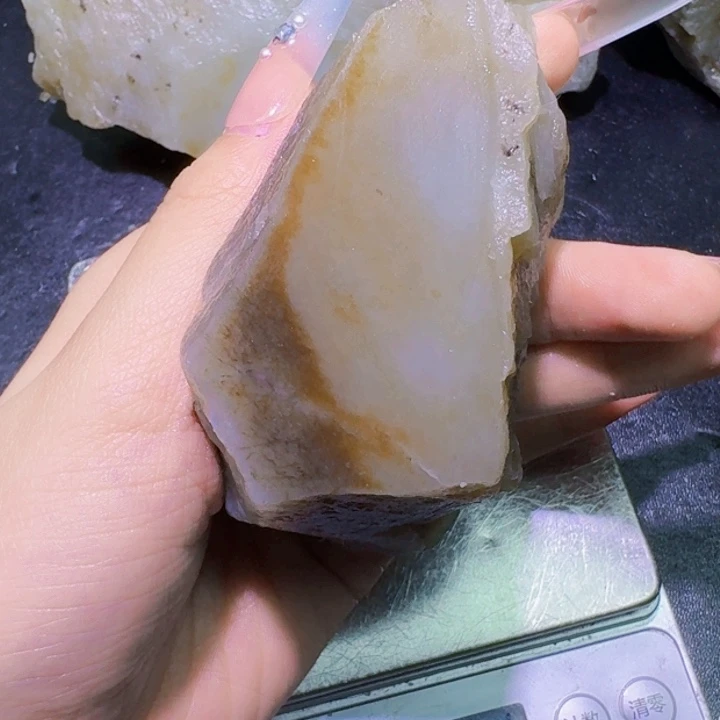 未镶嵌和田玉（糖玉）珠宝半成品