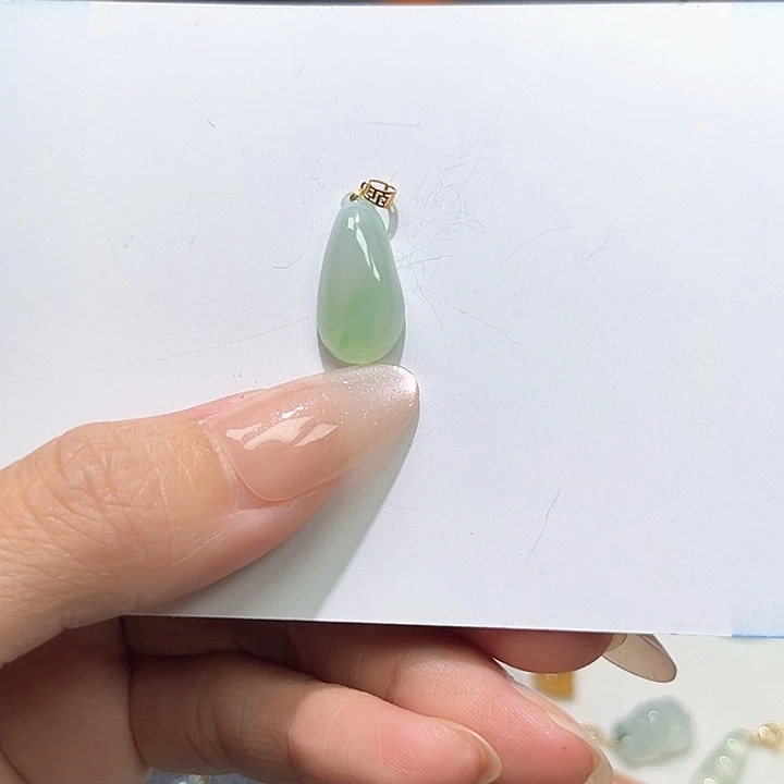 颈饰18K金镶嵌翡翠