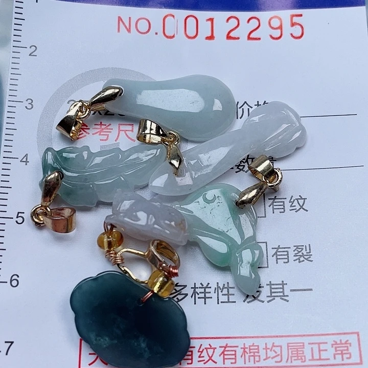 吊坠(不含链)未镶嵌翡翠