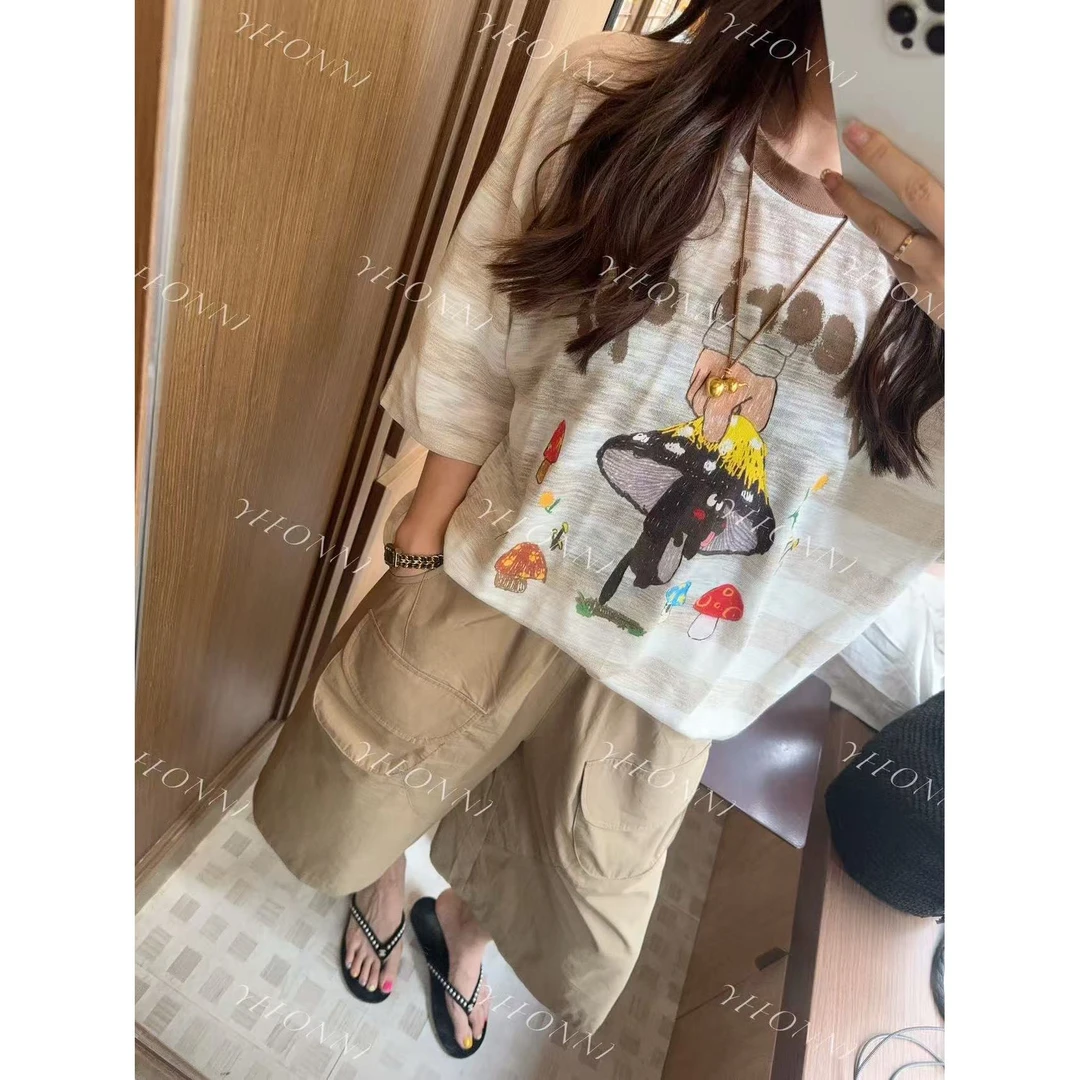 彩色蘑菇T恤+卡其松紧腰中裤~