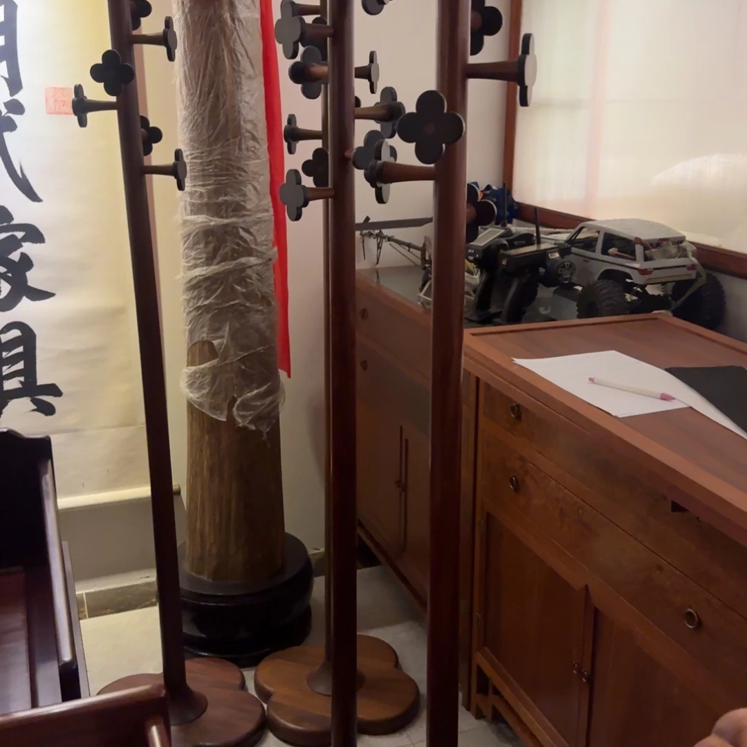 洲***洲铁房东心事重重的多