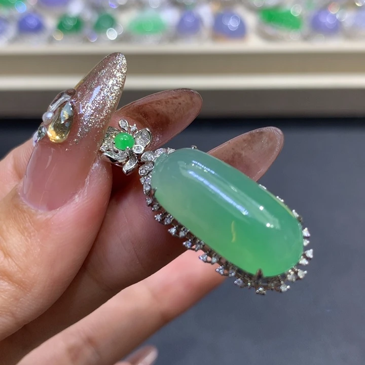 翡翠颈饰18K金镶嵌翡翠