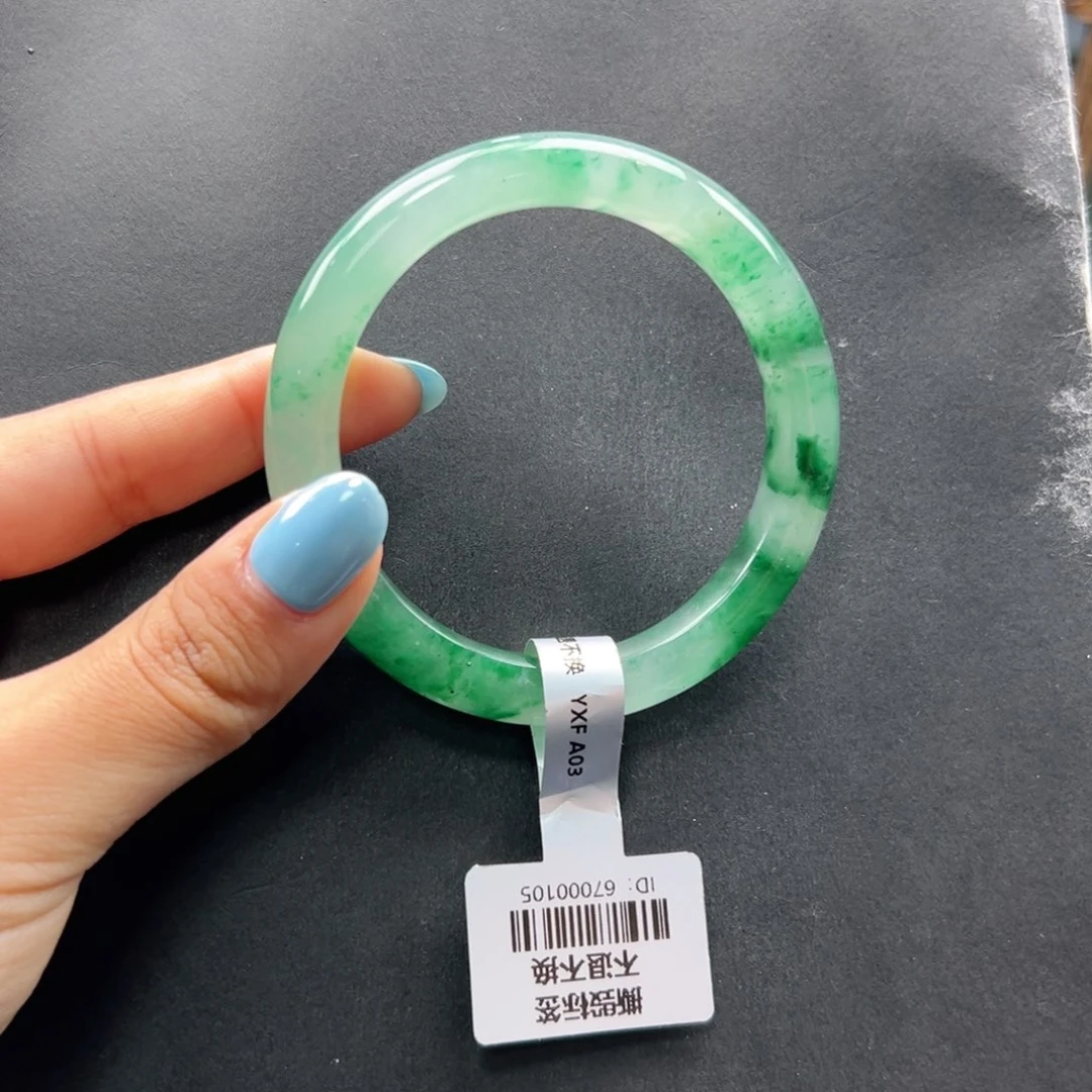 石英质玉未镶嵌手镯+周周55