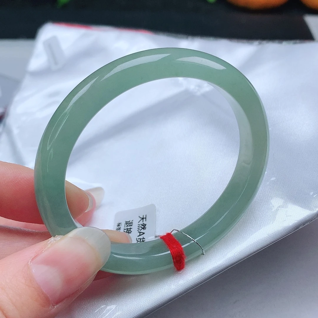 翡翠手镯未镶嵌雪**飘54贵