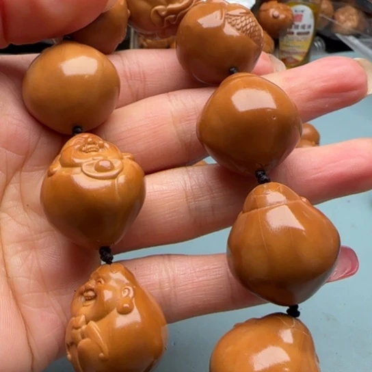 桃核吊坠橄榄雕工艺品