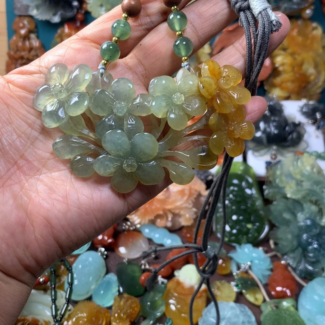 蛇纹石玉未镶嵌挂坠