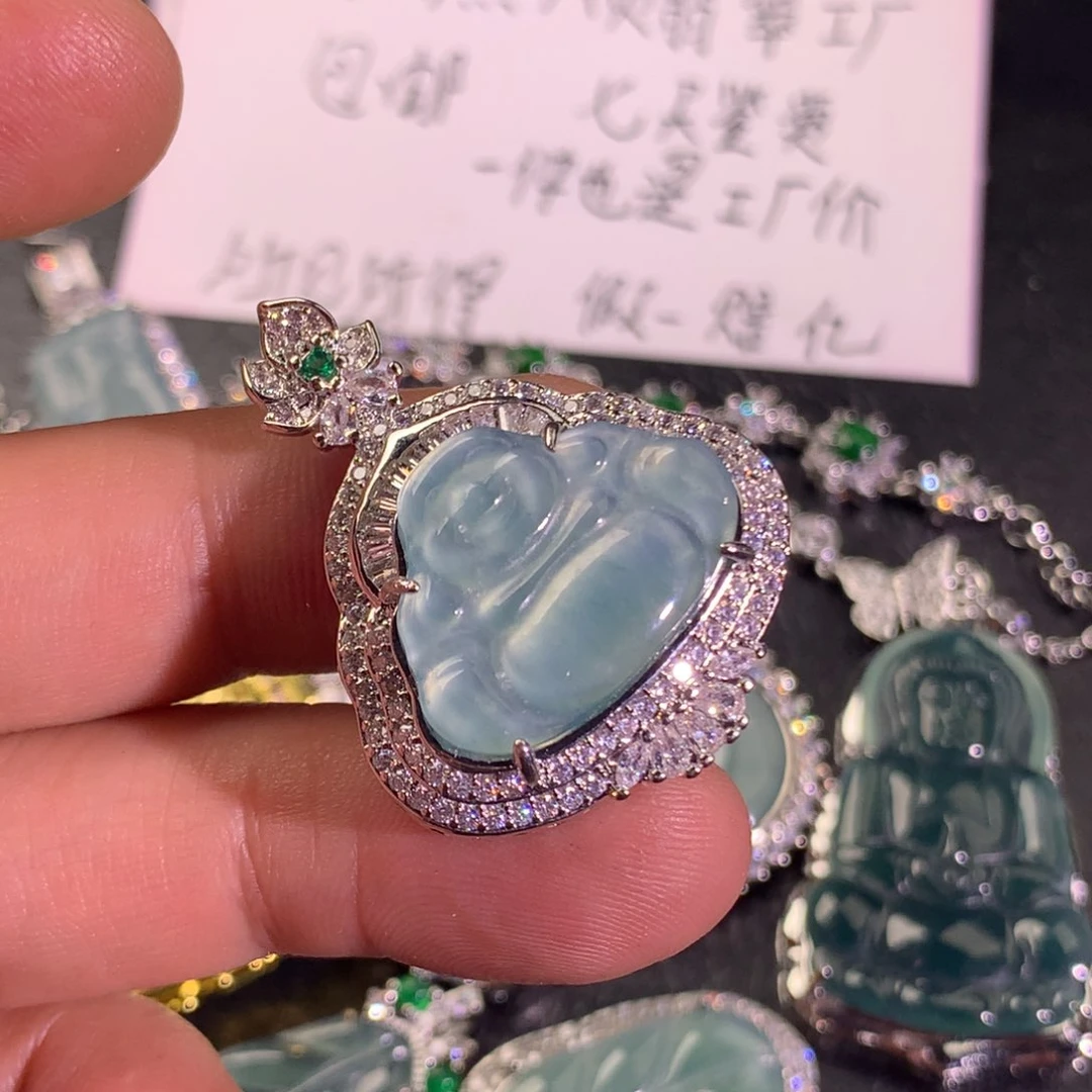 翡翠未镶嵌颈饰佛公