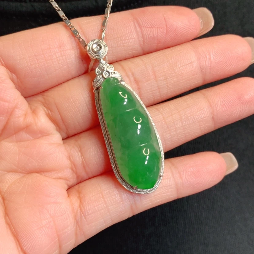 【闪购商品】颈饰18K金镶嵌翡翠福豆