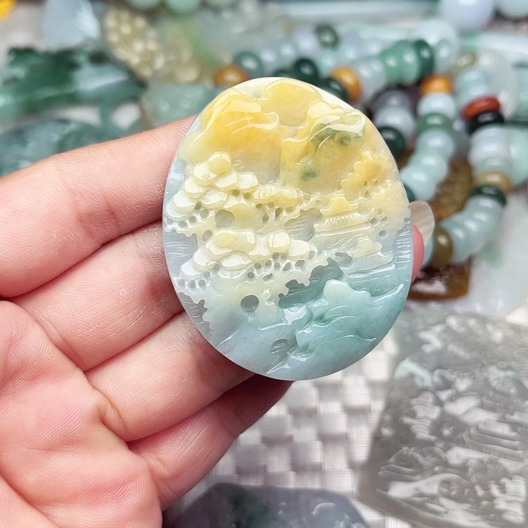 翡翠挂件未镶嵌翡翠