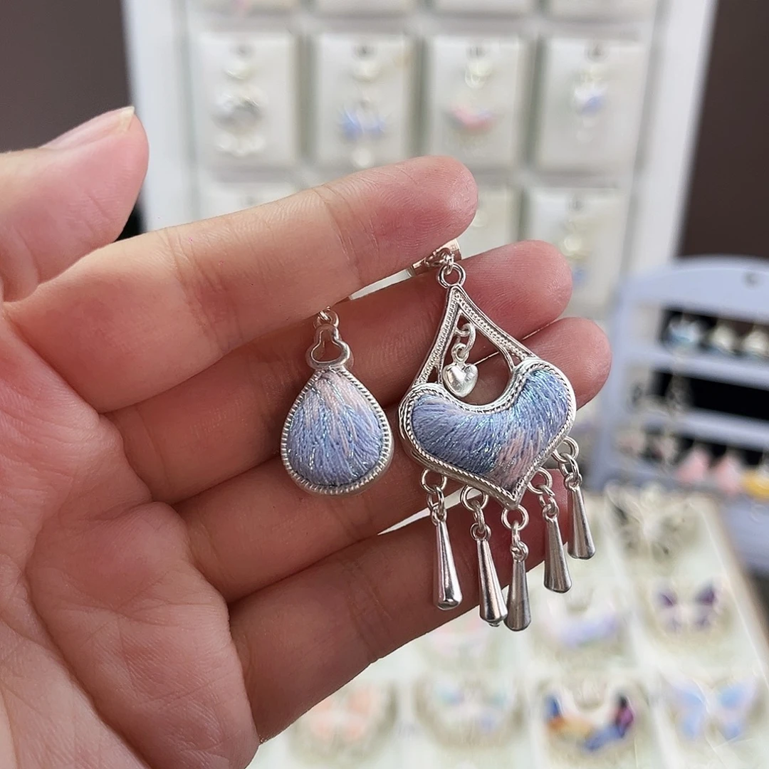布艺合金苗绣吊坠