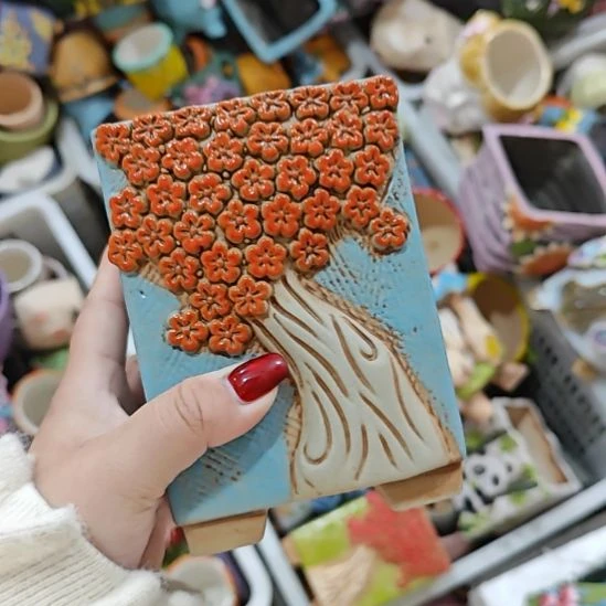 当场拍满15元发货不凑不发，花盆盆口不方不圆有针孔黑点是正常的，