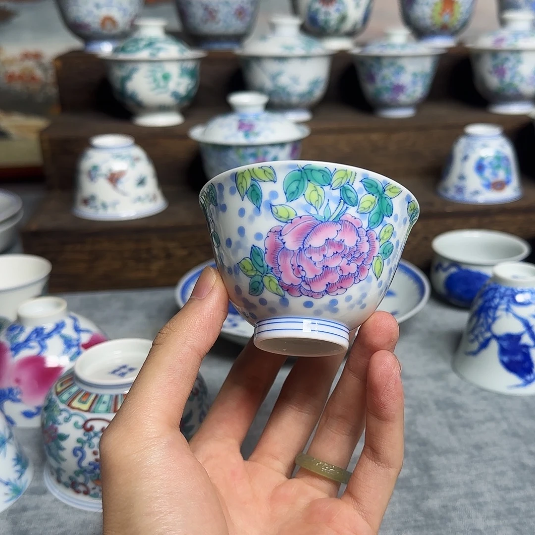 明逸堂斗彩牡丹花主人杯