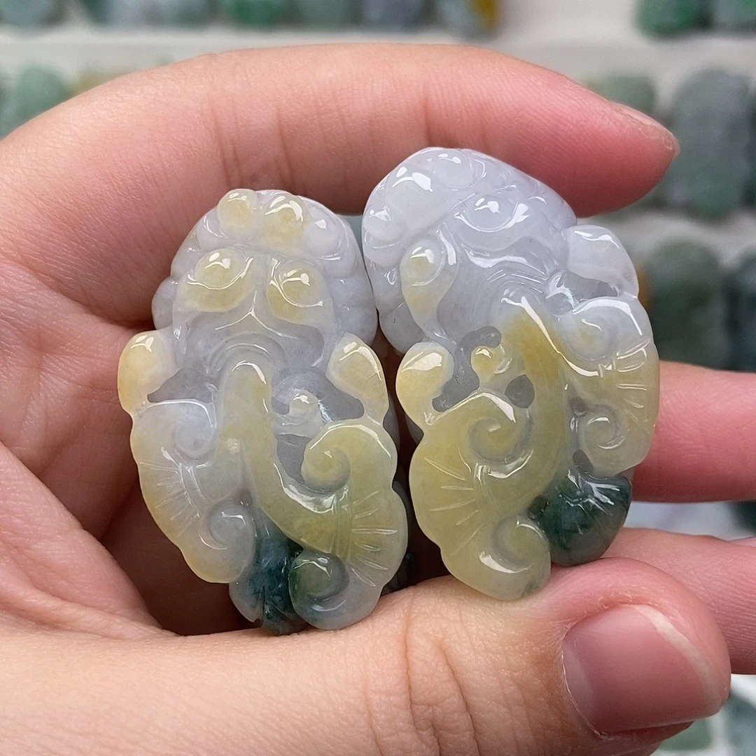 翡翠未镶嵌吊坠(赠链)