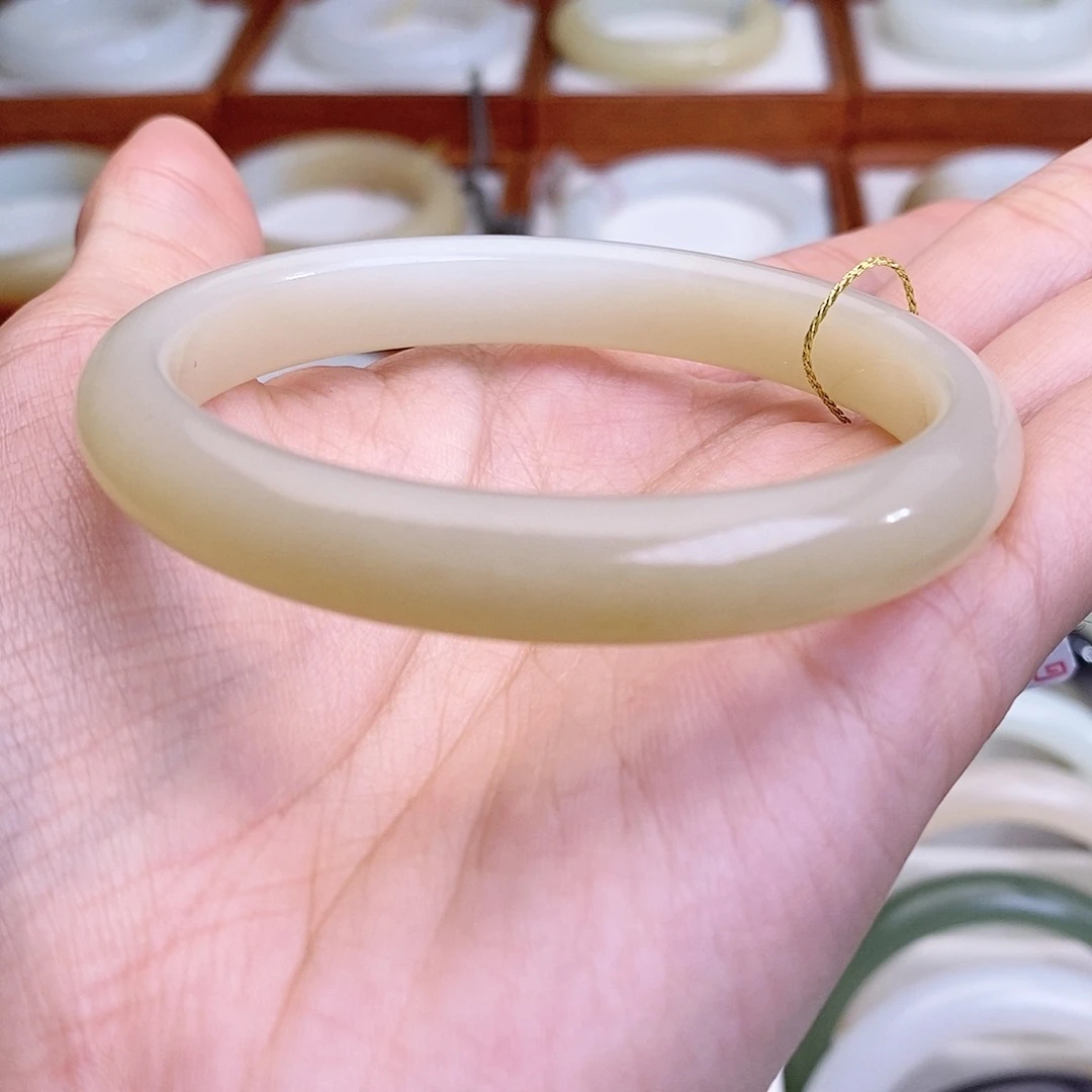 和田玉手镯未镶嵌52.6