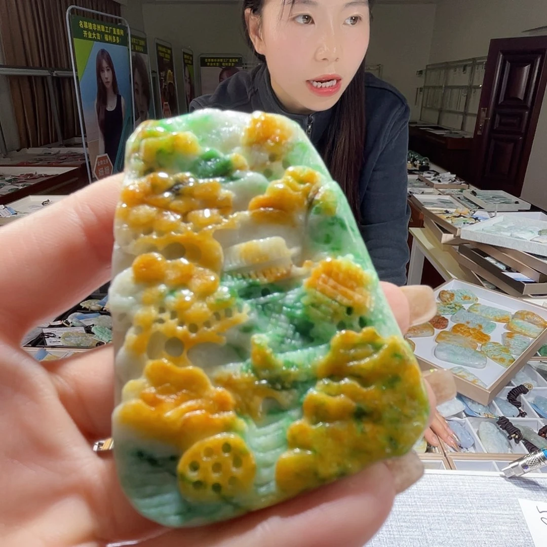 翡翠未镶嵌颈饰一