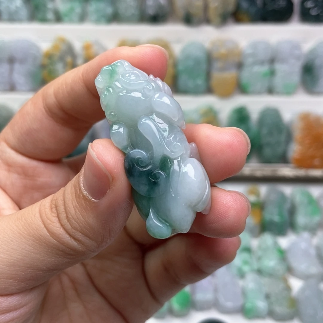 翡翠未镶嵌吊坠(赠链)