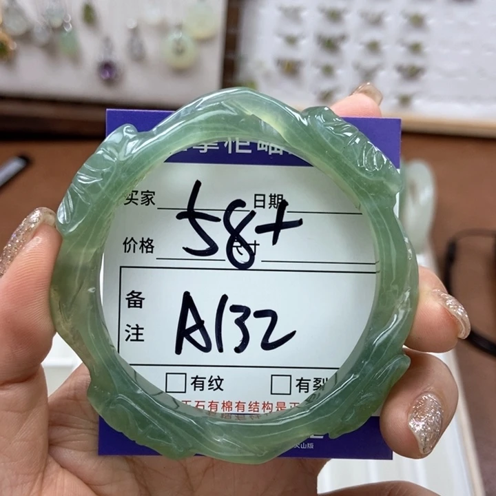 岫玉手镯手镯未镶嵌