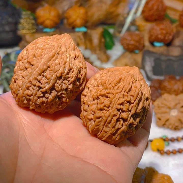 文玩核桃吊坠对歪大蒜头