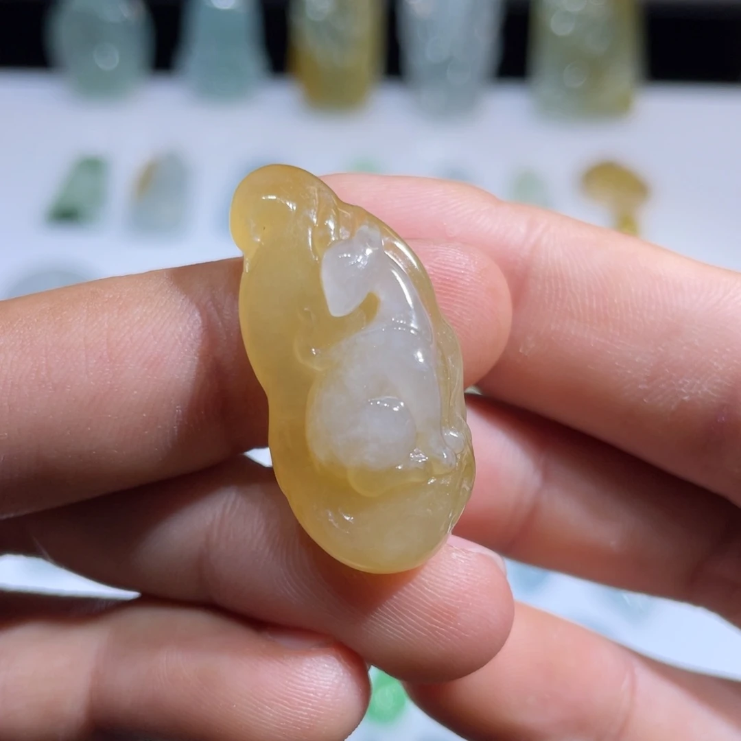 颈饰未镶嵌翡翠小狐仙